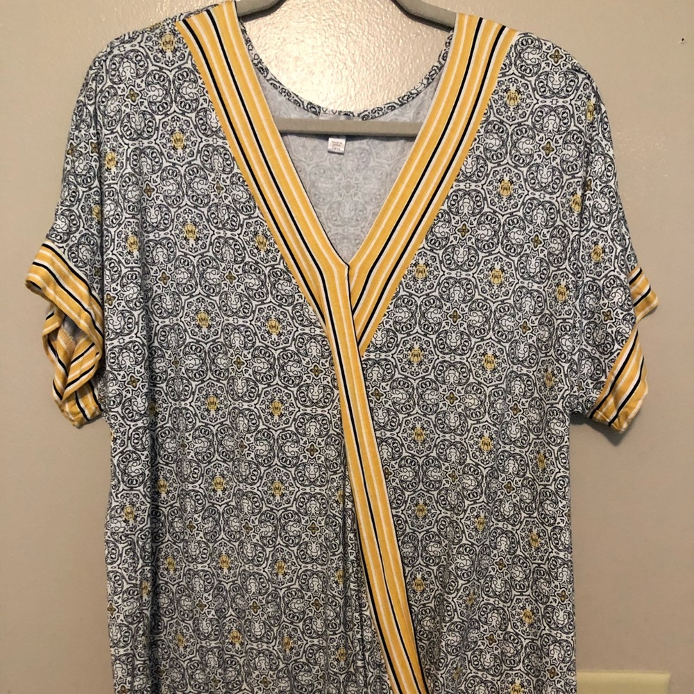 NWOT Avenue Print Top
